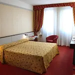 Maxim 4*