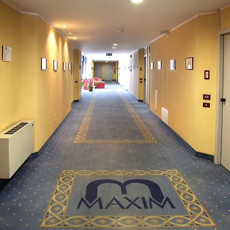 Maxim Hotel 4*