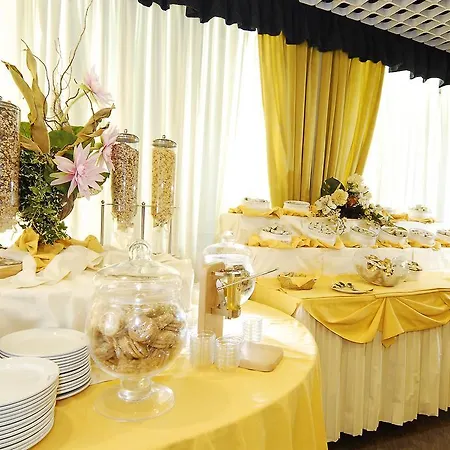 Maxim Hotel 4*