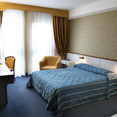Maxim Hotel 4*