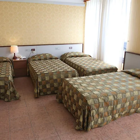 Maxim Hotel 4*
