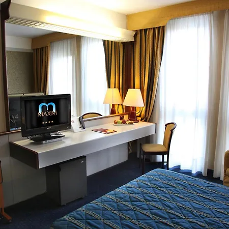 Maxim Hotel 4*