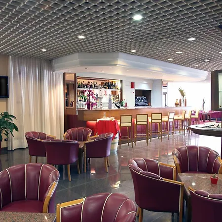 Maxim Hotel