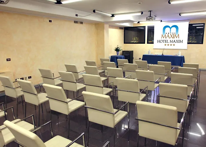Maxim فندق